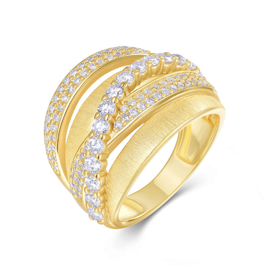 It is made of gold-plated silver pieces adorned with high-quality moissanite stones.