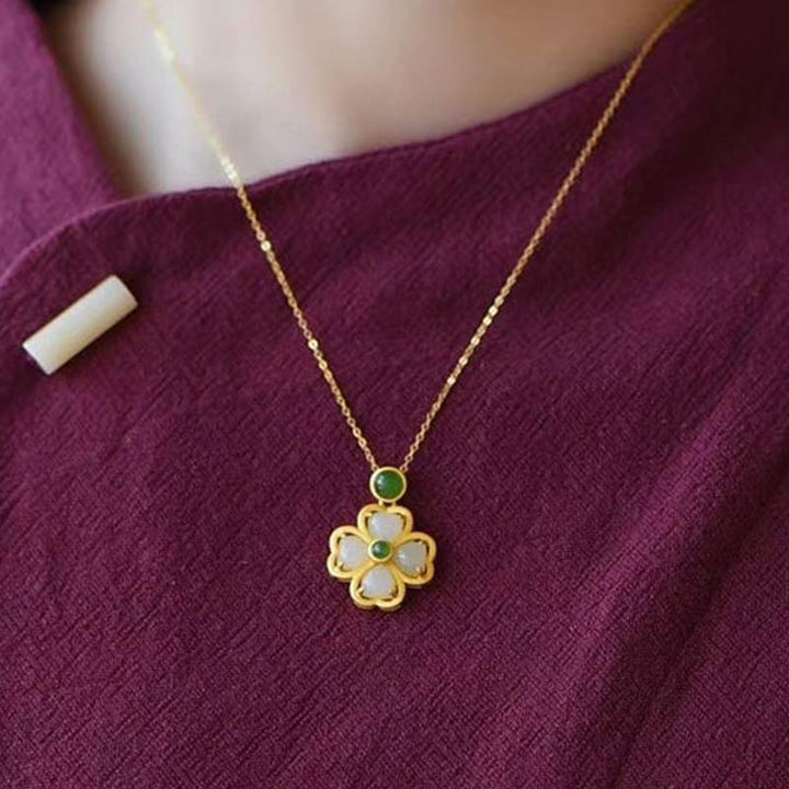 Dört Yapraklı Yonca Yeşim Taşı Kolye – Şans ve Bolluk Sembolü