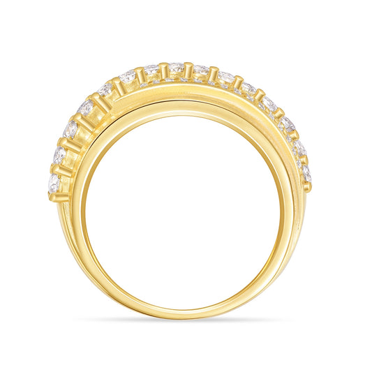 It is made of gold-plated silver pieces adorned with high-quality moissanite stones.